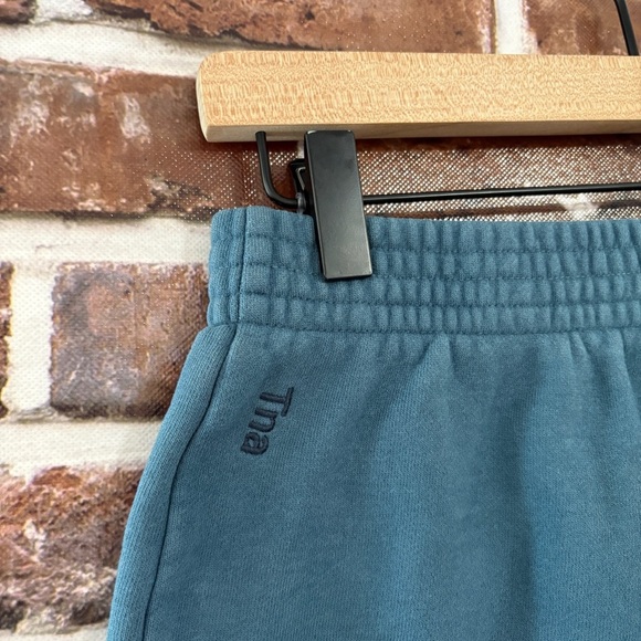 Artizia 🦋 TNA Cozy Fleece Perfect Shorts in Steel Blue, Size Small - Picture 3 of 4